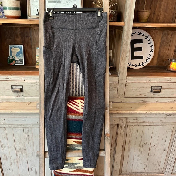 lululemon athletica Pants - Lululemon women’s speed up tight 28” size 6